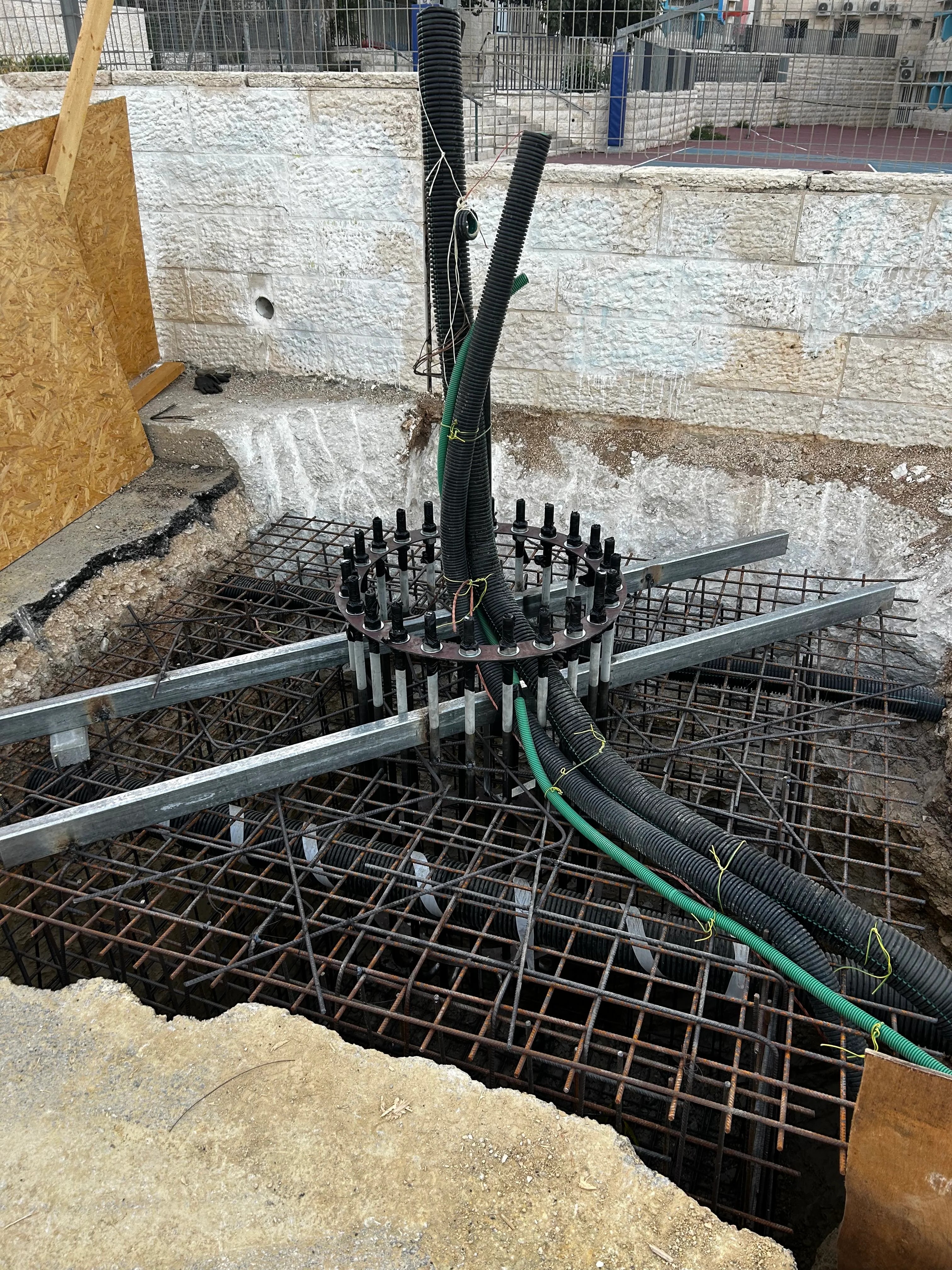 כלוב זיון ויסוד לעמוד תאורה