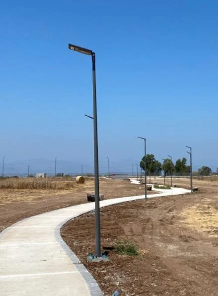 תאורת רחוב לאורך שביל